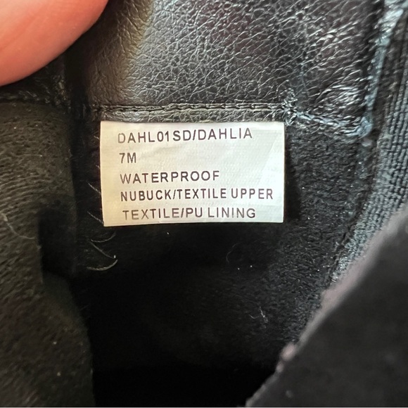 BLONDO DANIKA BLACK NUBUCK BOOTS 7M WATERPROOF ANKLE ZIP LUG SOLE EDGY CASUAL - Picture 12 of 13